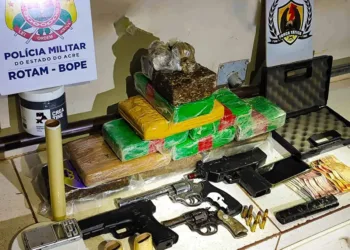 Polícia Militar desarticula boca de fumo e apreende armas e drogas em Rio Branco