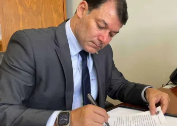 Roberto Duarte propõe oferta gratuita de óculos de grau para alunos de baixa renda do ensino público