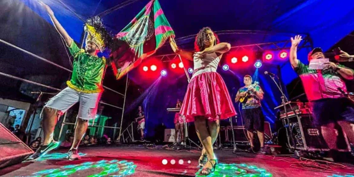 Unidos do Fuxico busca tricampeonato com samba-enredo sobre a história da cachaça