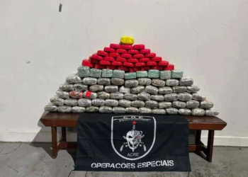 Forças de segurança apreendem quase 100 quilos de drogas em embarcações no Juruá