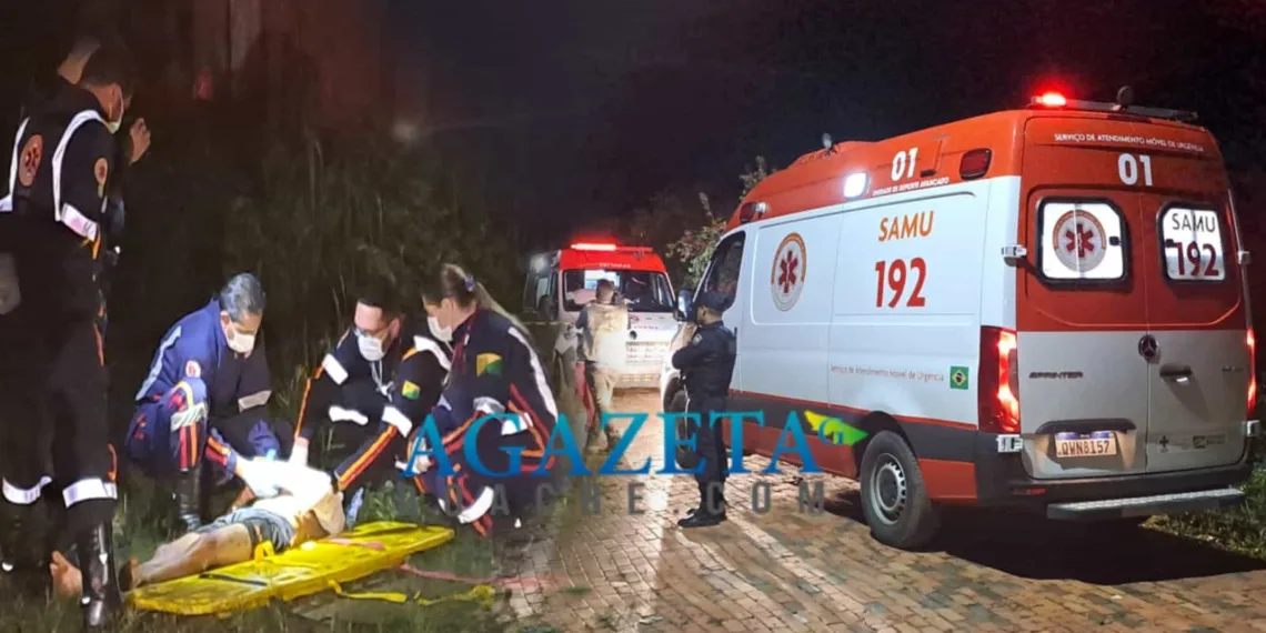Adolescente é atraído para emboscada e é alvejado com quatro tiros; estado de saúde é grave