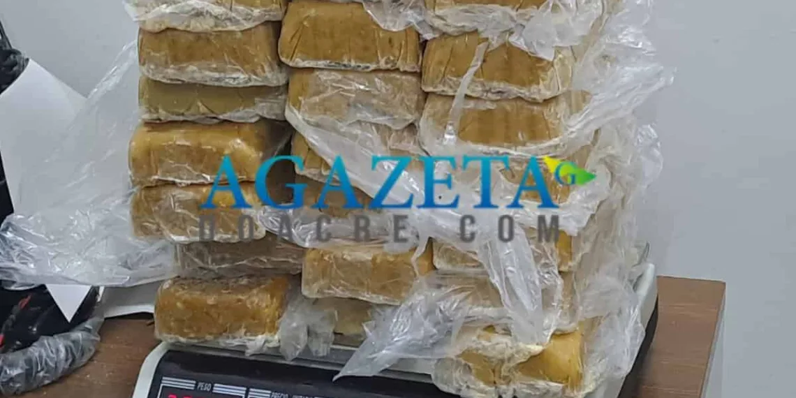 Mais de 20 quilos de drogas são apreendidos na estrada de Porto Acre
