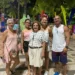 Dona Elza Jansen, ao centro, comemorou retorno da folia à Praça da Revolução - Foto: Leandro Chaves