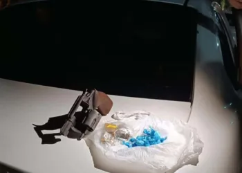 Polícia Militar apreende arma de fogo e prende foragido da justiça em Porto Acre