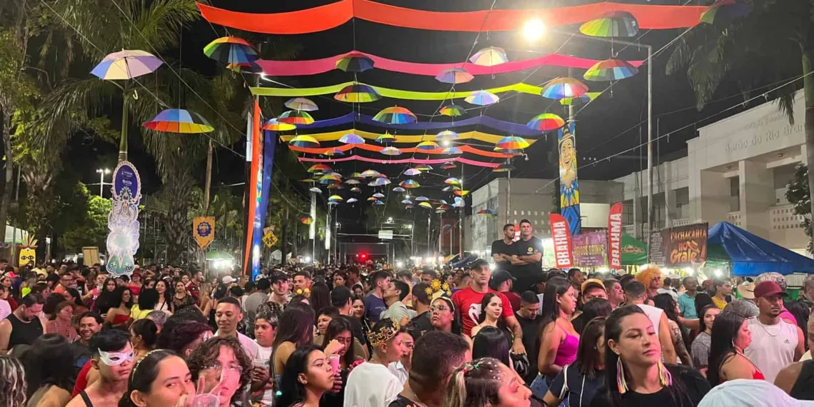 Diversão para todas as idades: Carnaval Infantil e dos Idosos marca 3º dia de folia na Praça da Revolução