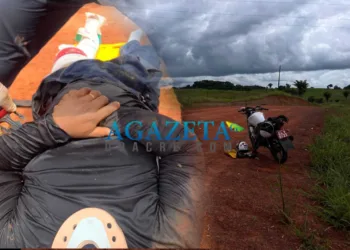 Motociclista fica ferido em colisão com caminhonete no interior do Acre
