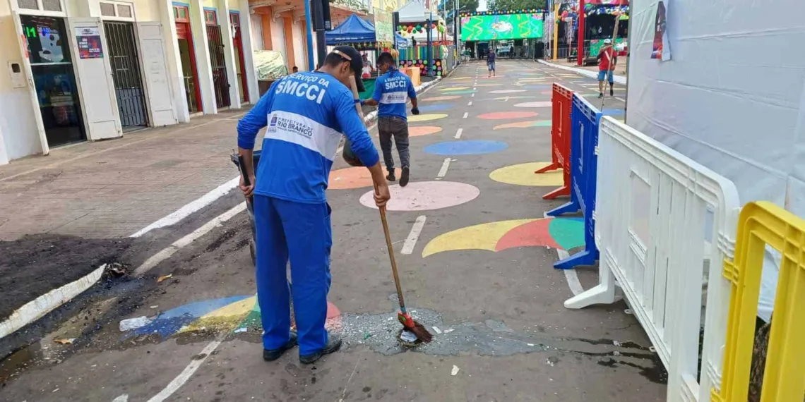 Equipes recolheram cerca de 20 toneladas de lixo nas duas primeiras noites de Carnaval em Rio Branco