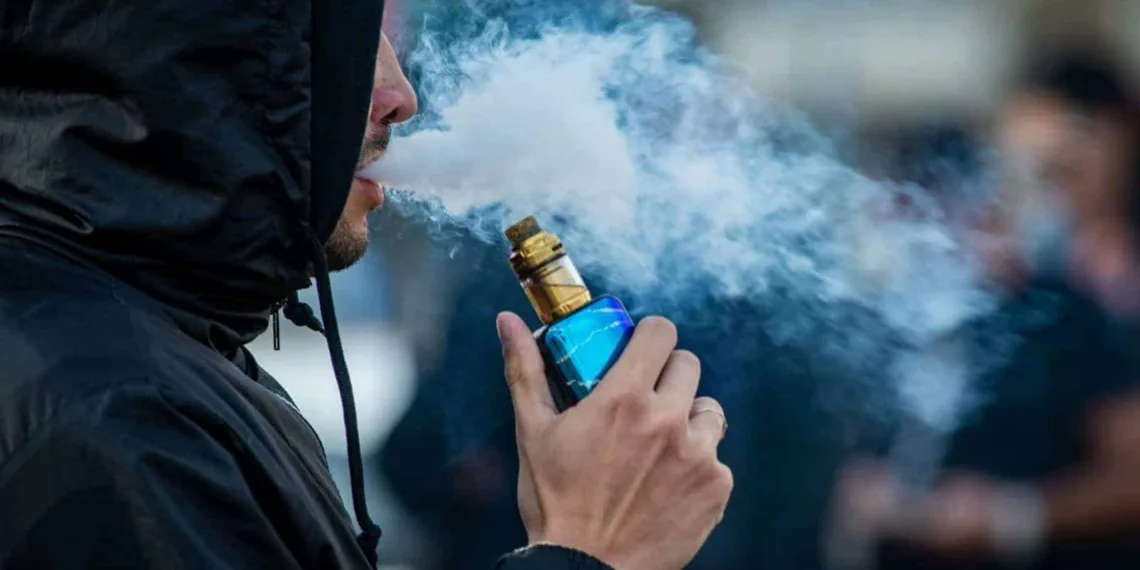Adolescentes são hospitalizados após misturarem “droga zumbi” em vape
