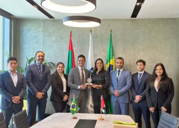 Nos Emirados Árabes, vice-governadora busca investidores para ativos ambientais do Acre