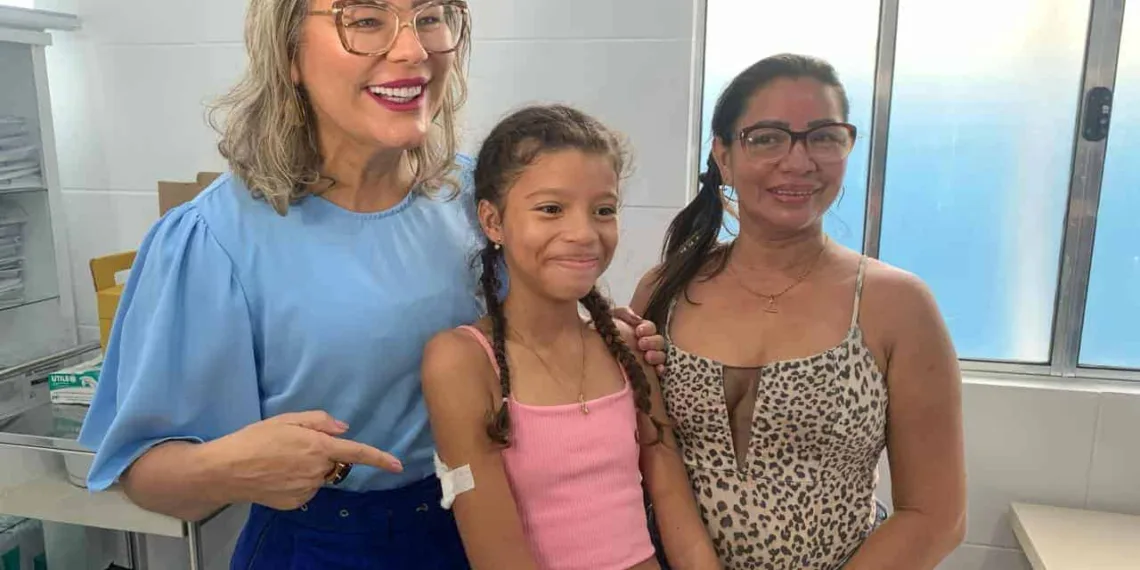 'Não quero pegar dengue', diz primeira menina a ser vacinada em Rio Branco