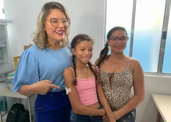 'Não quero pegar dengue', diz primeira menina a ser vacinada em Rio Branco