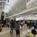 Chuva impede pouso de avião em Cruzeiro do Sul e passageiros viajam de ônibus para a capital