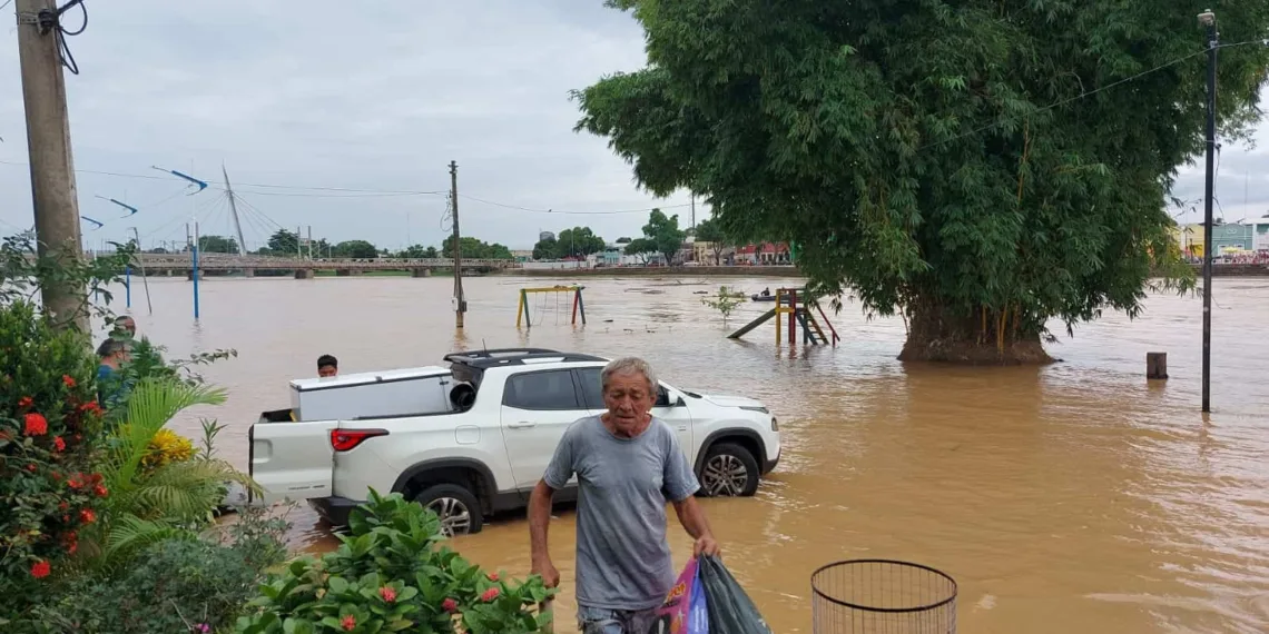 Rio Acre se aproxima dos 17m na capital e 61 mil pessoas já foram atingidas pela enchente
