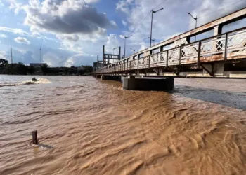 Rio Acre continua subindo e chega aos 16 metros na capital; 37 bairros já foram atingidos