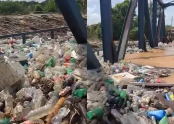 Quantidade de lixo entulhado na ponte que liga Brasileia e Epitaciolândia impressiona; veja o vídeo