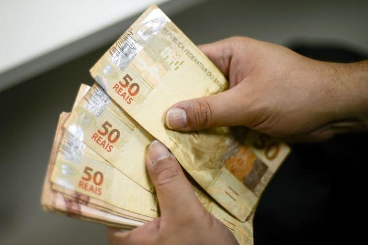 Lula sanciona isenção de IR para quem ganha até dois salários mínimos