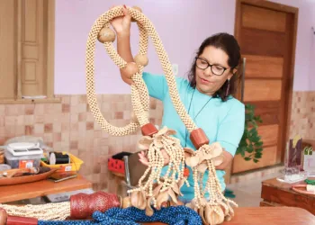 Artesã Rodney Paiva coleciona prêmios no seu setor e comercializa suas peças com diversos estados do país. Foto: Marcos Vicentti/Secom