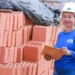 Leidiane Silva Santos estava há mais de seis anos desempregada antes de começar a trabalhar na obra da nova maternidade. Foto: Marcos Vicentti/Secom
