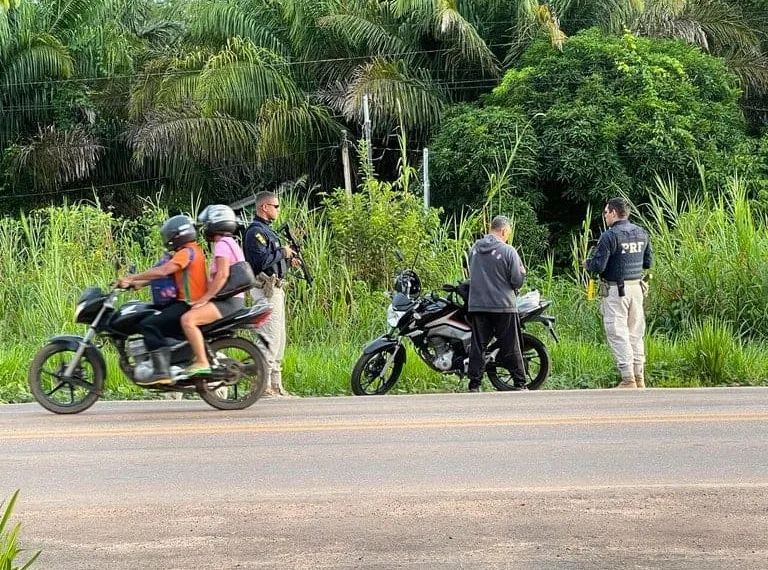 PRF realiza fiscalizações durante feriado da Semana Santa no Acre