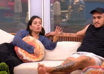 Língua de chicote! No 'BBB 24', Fernanda opina sobre botox no rosto de Isabelle em prova: 'A cara não fica...'
© Reprodução, Globoplay