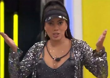 BBB | Fernanda dá patada em Ana Clara durante ação patrocinada
© X/Big Brother Brasil