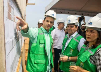 Gestor da Seop apresenta projeto da nova maternidade ao governador Gladson Cameli e à vice, Mailza Assis. Foto: Luy Andriel/Seop