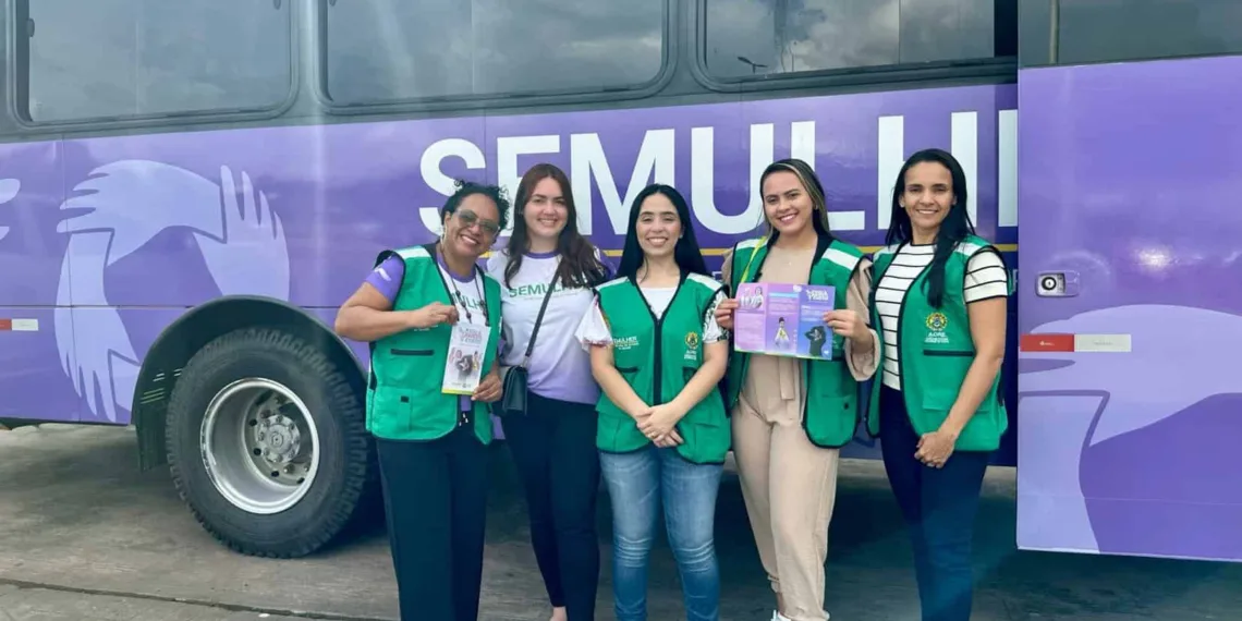 Ônibus Lilás esteve no Via Verde Shopping na terça-feira, 5. Foto: Franklin Lima/Semulher