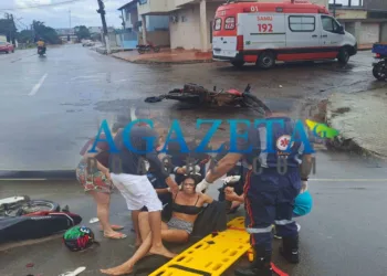 Colisão entre carro e moto deixa mulher ferida na Avenida Ceará