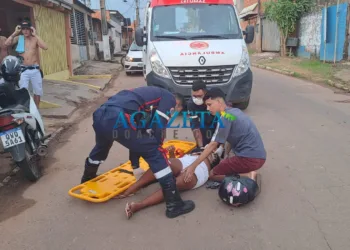 Mulher é atropelada por motociclista após tentar atravessar rua, em Rio Branco