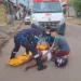 Mulher é atropelada por motociclista após tentar atravessar rua, em Rio Branco