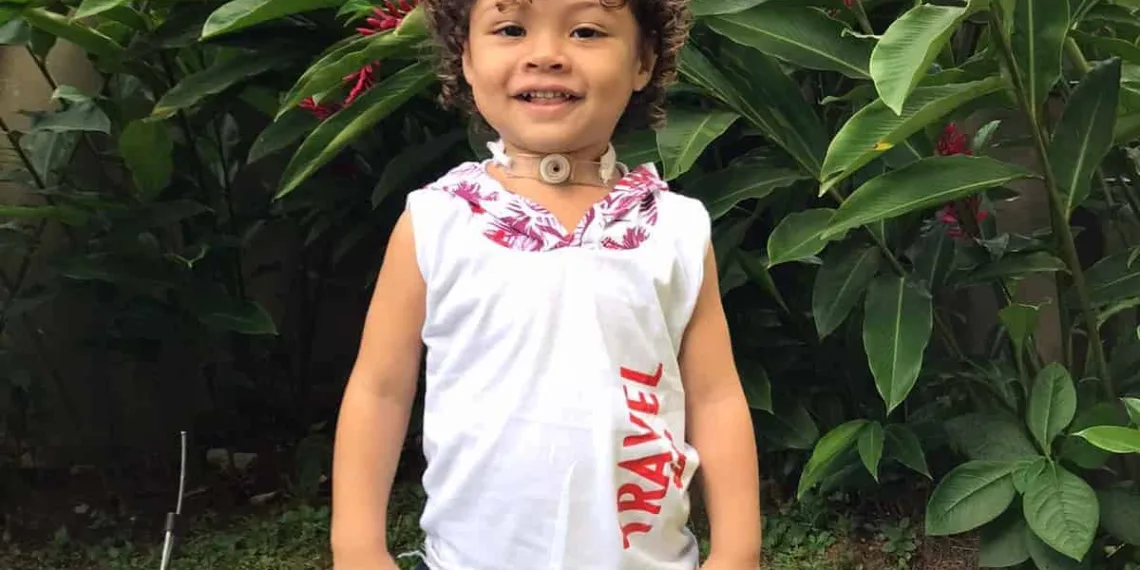 Prestes a completar 3 anos, criança aguarda procedimento para tirar traqueostomia fora do estado