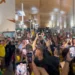Bolsonaro e Michelle desembarcam em Rio Branco e são recepcionados por multidão