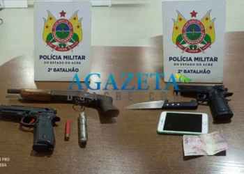 Terror: criminosos apontam arma para criança de colo durante assalto