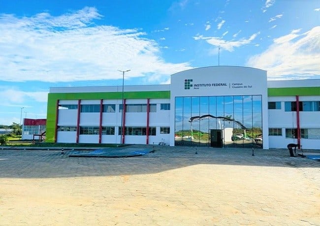 Ifac abre processo seletivo simplificado para professor substituto