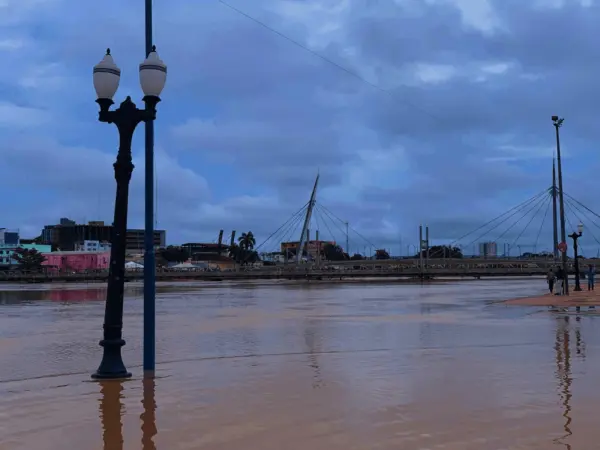 Nível do Rio Acre chega a 17,30m e calçadão da Gameleira deve ser interditado nas próximas horas; veja as imagens 4 Nível do Rio Acre chega a 17,30m e calçadão da Gameleira deve ser interditado nas próximas horas; veja as imagens