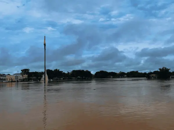 Nível do Rio Acre chega a 17,30m e calçadão da Gameleira deve ser interditado nas próximas horas; veja as imagens 6 Nível do Rio Acre chega a 17,30m e calçadão da Gameleira deve ser interditado nas próximas horas; veja as imagens