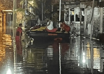 Mulher entra em trabalho de parto e é resgatada de jet-ski pelo Corpo de Bombeiros