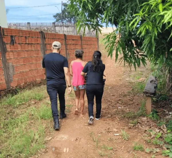 Suspeita de tortura e omissão em estupro do filho recém-nascido é presa no AC