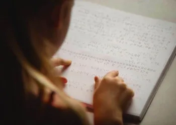 Código de Defesa do Consumidor em Braille está disponível para acesso no atendimento do Procon na OCA. Foto: Emely Azevedo/Procon