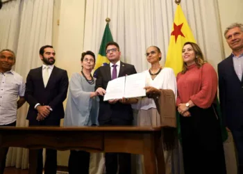 Acre assina contrato de R$ 98 milhões com BNDES para investimento em setores ambientais