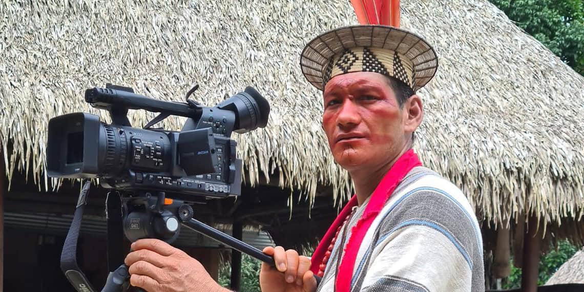 O cineasta Wewito Piyãko é liderança do povo Ashaninka do Acre (Foto: Fest Cine Originários)