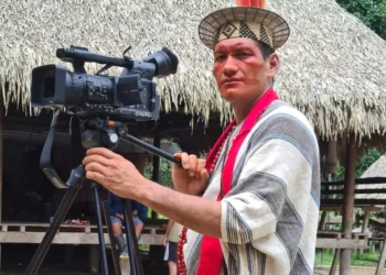 O cineasta Wewito Piyãko é liderança do povo Ashaninka do Acre (Foto: Fest Cine Originários)
