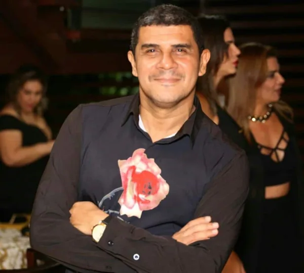 Natural do Ceará, colunista social Moisés Alencastro será sepultado em Rio Branco