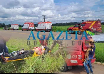 Homem se desequilibra de árvore e cai de aproximadamente 10 metros de altura; estado de saúde é grave