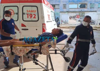 Após bebedeira, homem discute com irmã e se fere com faca