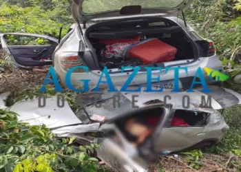 Carreteiro morre após capotar veículo com esposa e filho na BR-364