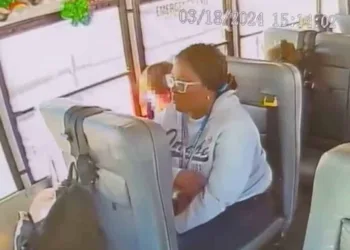 Kiarra Jones, de 29 anos, foi presa por suspeita de ter abusado fisicamente de três crianças com autismo severo nos EUA — Foto: Divulgação
