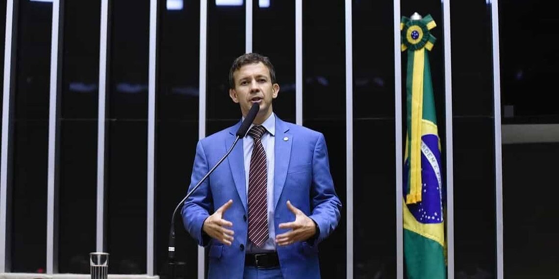 Após quatro meses, deputado federal Eduardo Velloso volta ao cargo: ‘mais confiante’