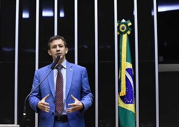 Após quatro meses, deputado federal Eduardo Velloso volta ao cargo: ‘mais confiante’
