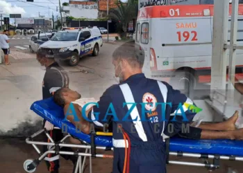 Jovem aponta arma para polícia em abordagem e é alvejado; estado de saúde é gravíssimo